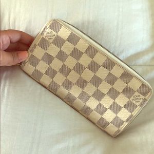 Louis Vuitton Zippy Wallet